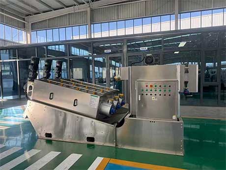 Stacked sludge thickener